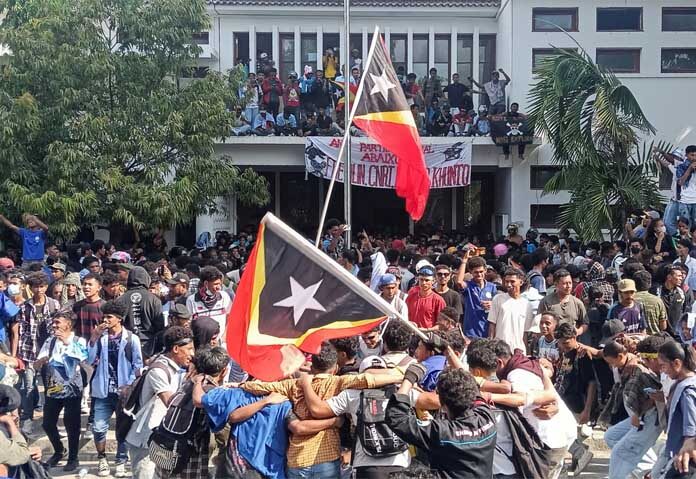 รบ.ติมอร์ฯ “ยกเลิกแผนแจกรถ” ให้สมาชิกรัฐสภา หลังชาวบ้านลุกฮือประท้วง-เผายับ