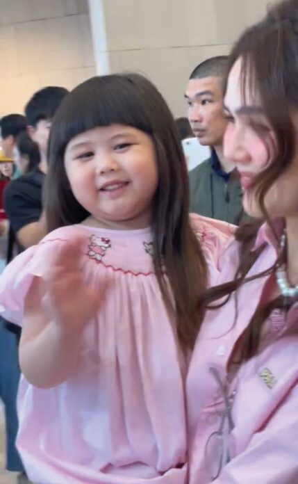 ซุปตาร์บันเทิง - ‘เกล’เนื้อหอมพรีเซ็นเตอร์รุม ‘ชมพู่’ขิงลูกสาว-ยังไม่โค่นสถิติแม่