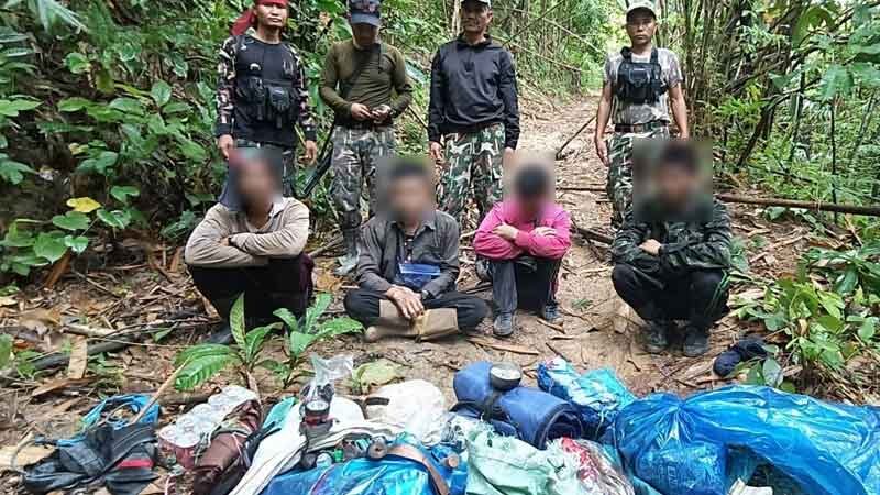 รวบ 5 ชายฉกรรจ์ ชาวเมียนมา ลักลอบขุดทอง ป่าบ้านปิล๊อกคี่ จนท.อุทยานฯเขาแหลม จับทันควัน