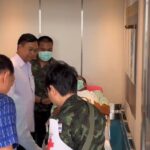 ส่งตัว พลทหารอดิสร เหยียบทุ่นระเบิดขาขาด ไป รพ.พระมงกุฎ ทำขาเทียมพระราชทาน ครอบครัวปลาบปลื้มใจ