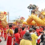 เชื่อศักดิ์สิทธิ์ ให้โชคลาภทุกปี แห่ส่องเลขเด็ด อัญเชิญกระถางธูปองค์เจ้าพ่อหลักเมืองสุพรรณฯ