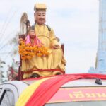 เชื่อศักดิ์สิทธิ์ ให้โชคลาภทุกปี แห่ส่องเลขเด็ด อัญเชิญกระถางธูปองค์เจ้าพ่อหลักเมืองสุพรรณฯ