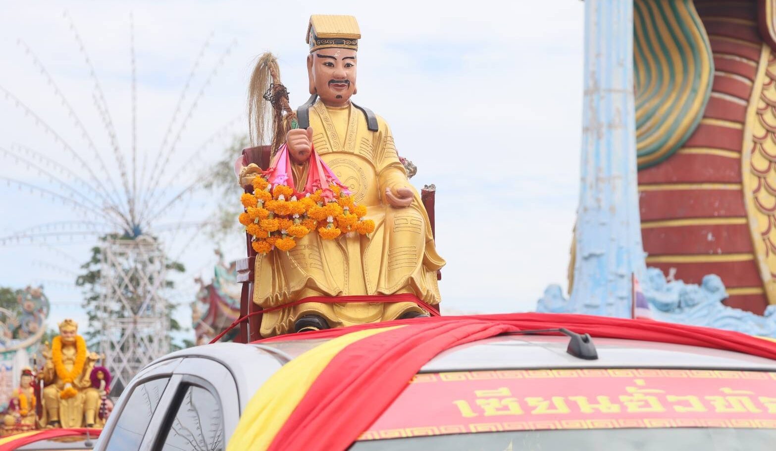 .เชื่อศักดิ์สิทธิ์ ให้โชคลาภทุกปี แห่ส่องเลขเด็ด อัญเชิญกระถางธูปองค์เจ้าพ่อหลักเมืองสุพรรณฯ.