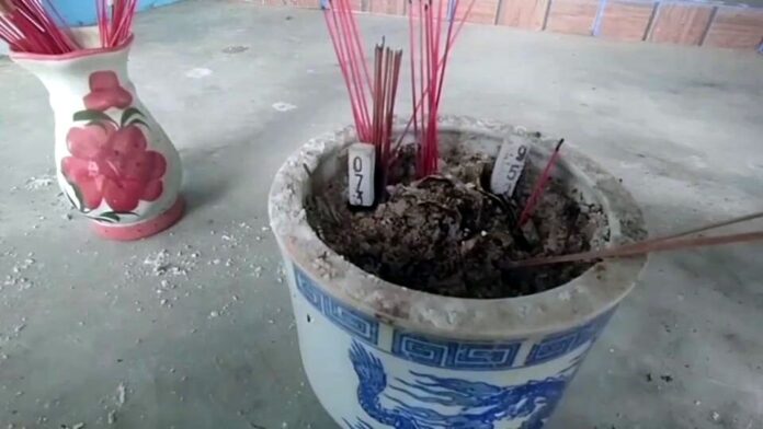 โค้งสุดท้ายก่อนหวยออก แห่ขอโชค เจ้าแม่สมบูรณ์ ทางสามแพร่ง ได้เลขเด็ด 3 ตัว