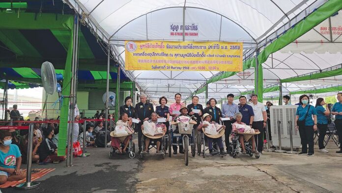 มูลนิธิป่อเต็กตึ๊ง นำโดย นายสุทัศน์ เตชะวิบูลย์ รองประธานกรรมการ จัดงานประเพณีทิ้งกระจาด ประจำปี 2568 เมื่อเร็วๆ นี้ ที่บริเวณสุสานมูลนิธิป่อเต็กตึ๊ง