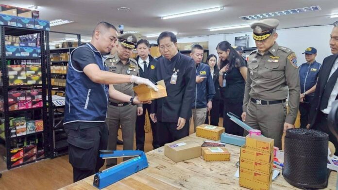 บุกทลายโกดัง บุหรี่ไฟฟ้า ขายว่อนออนไลน์ ยึดของกลาง 3 หมื่นชิ้น มูลค่า 15 ล้าน