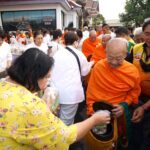 สืบสานประเพณีทำบุญ ตักบาตรเทโวโรหณะ วันออกพรรรษา ภูเขาทอง วัดสระเกศ