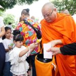 สืบสานประเพณีทำบุญ ตักบาตรเทโวโรหณะ วันออกพรรรษา ภูเขาทอง วัดสระเกศ
