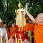 สืบสานประเพณีทำบุญ ตักบาตรเทโวโรหณะ วันออกพรรรษา ภูเขาทอง วัดสระเกศ
