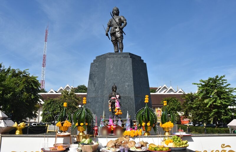 ฉีกกฎแก้บน ฮือฮา สาวได้พรสมหวัง จัดชาบูน้ำดำถวาย พ่อพระยาพิชัยดาบหัก แห่ส่องเลขธูปมงคลแตกร่วง เห็นเลขเด็ด 2 ตัว เชื่อจะได้โชคใหญ่