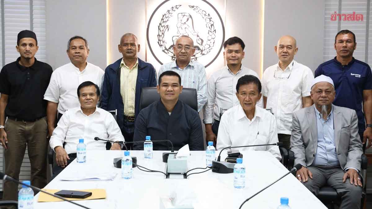 ภาพประกอบข่าว: ปชป.คึก! แห่สมัครสมาชิกพรรค เจะอามิง นำอดีตสส.-แกนนำมุสลิมใต้ สู้ศึกเลือกตั้ง