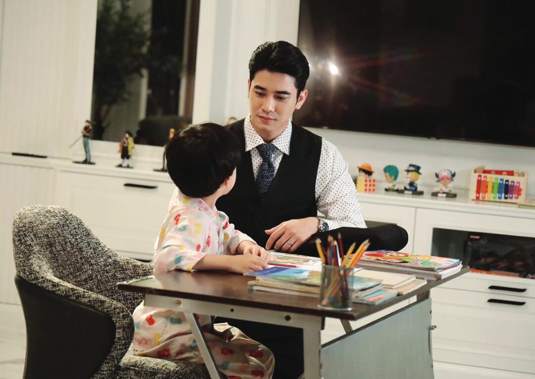 เบื้องหลังมายา