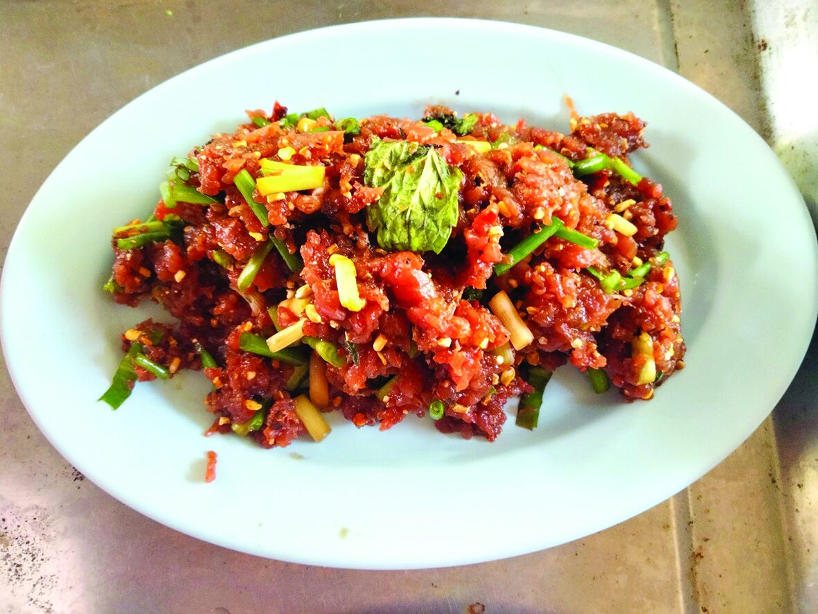 หลากหลายอิ่มอร่อย -‘ลาบเหนียว’เมืองขอนแก่น เก็บผักปลอดสารกินได้ไม่อั้น