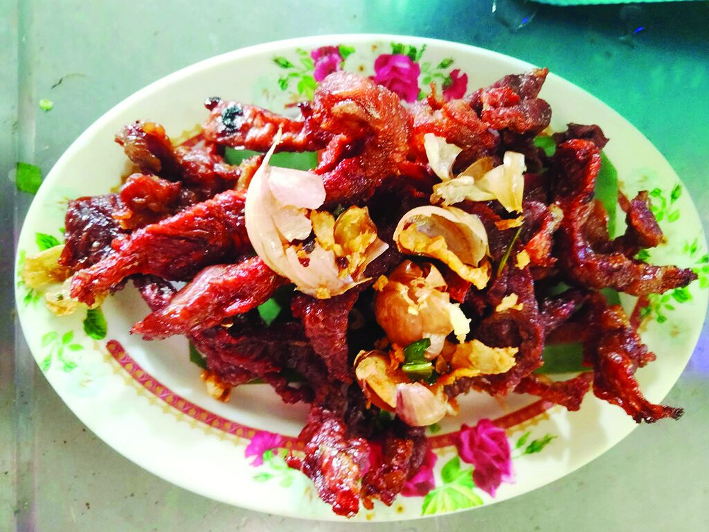 หลากหลายอิ่มอร่อย -‘ลาบเหนียว’เมืองขอนแก่น เก็บผักปลอดสารกินได้ไม่อั้น