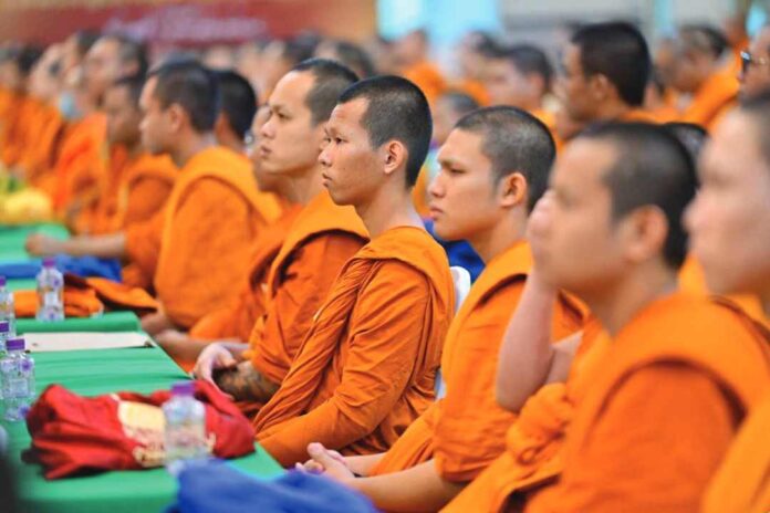 ข่าวสดพระเครื่อง - ถวายทุนศึกษา 400 พระ-เณร ผู้สอบได้บาลีสนามหลวง