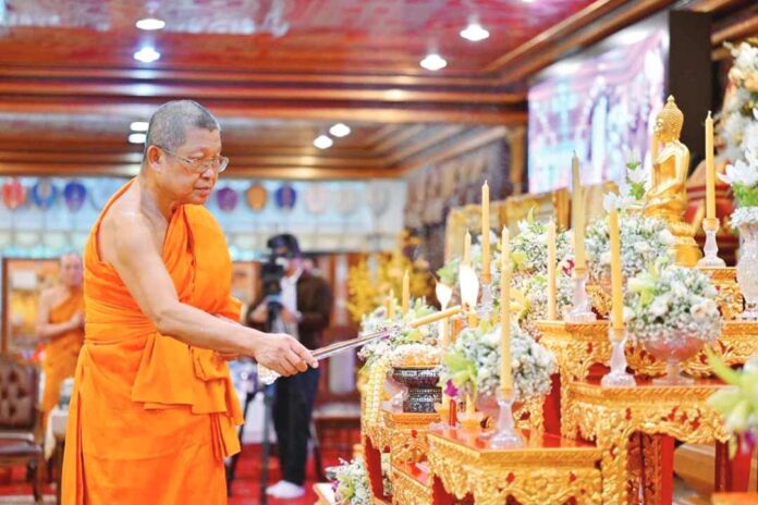 ข่าวสดพระเครื่อง - ถวายทุนศึกษา 400 พระ-เณร ผู้สอบได้บาลีสนามหลวง