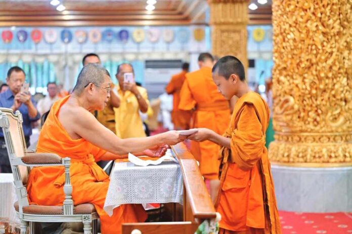 ข่าวสดพระเครื่อง - ถวายทุนศึกษา 400 พระ-เณร ผู้สอบได้บาลีสนามหลวง