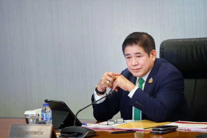 ร.อ.ธรรมนัส พรหมเผ่า รองนายกรัฐมนตรีและรมว.เกษตรและสหกรณ์