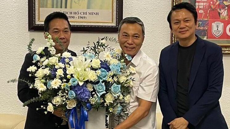 บิ๊กป๋อม บินด่วนขอโทษสหพันฟุตบอลดาวทอง หลังใช้ธงชาติผิดจับสลากฟุตซอล