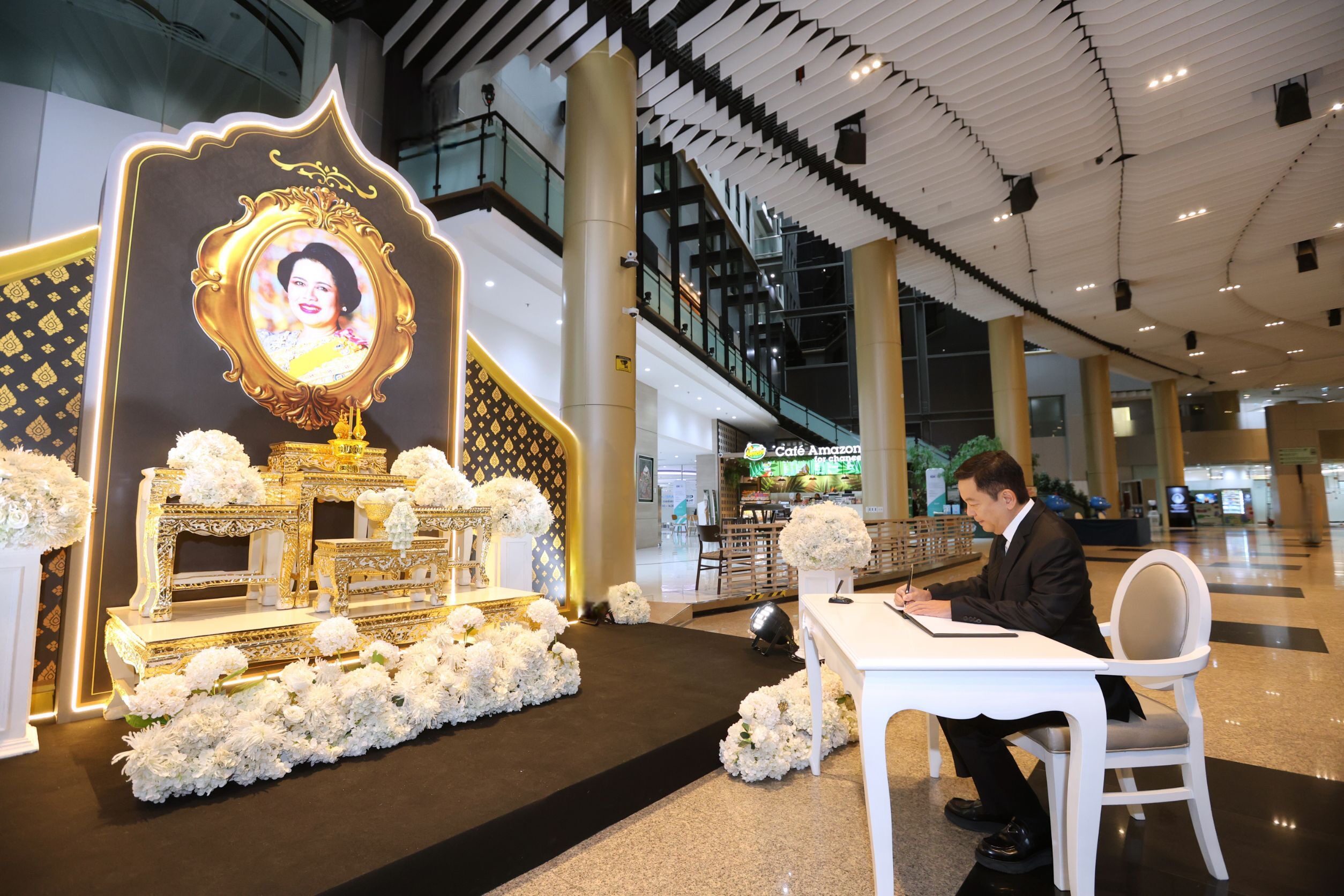 กลุ่ม ปตท. จัดพิธีแสดงความอาลัยถวายแด่ สมเด็จพระนางเจ้าสิริกิติ์ฯ ภาพประกอบข่าว: กลุ่ม ปตท. จัดพิธีแสดงความอาลัยถวายแด่ สมเด็จพระนางเจ้าสิริกิติ์ฯ