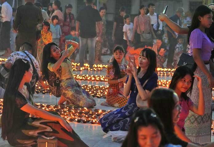 รัฐบาลเมียนมารับ “ส่งร่มร่อนทิ้งระเบิด” แต่โทษฝ่ายต่อต้านใช้ชาวบ้านเป็นโล่มนุษย์