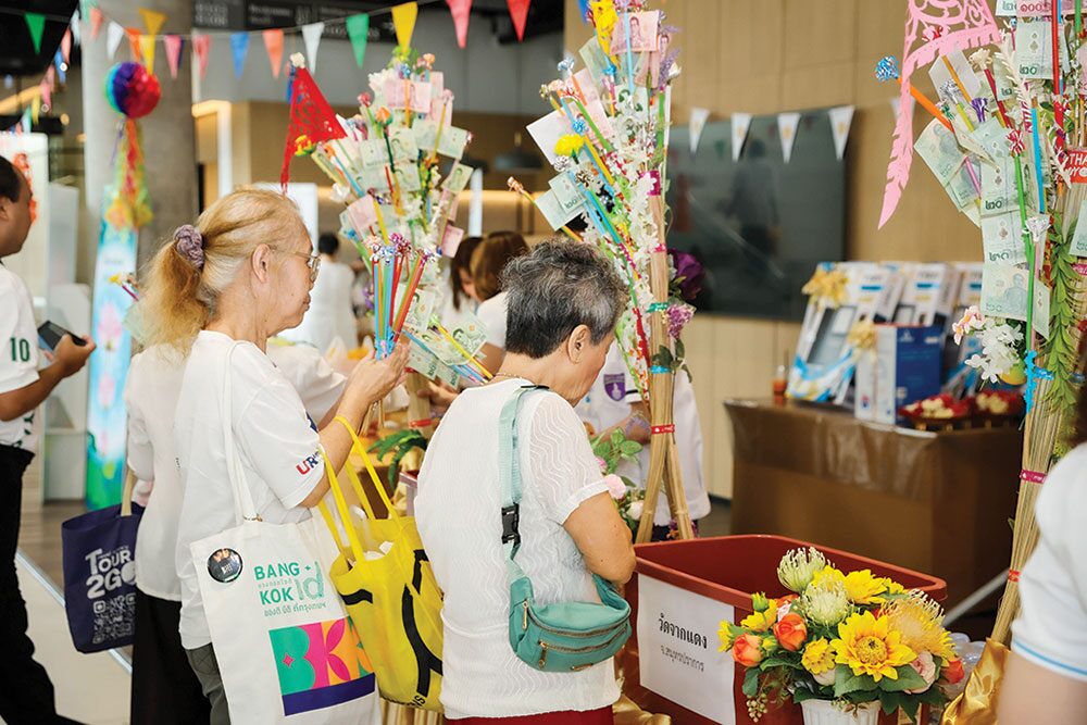 ข่าวสดพระเครื่อง - ครบรอบ29ปี‘ยกวัดมาไว้ที่เซเว่นฯ’ ทำบุญถวายสลากภัต9วัด9จังหวัด