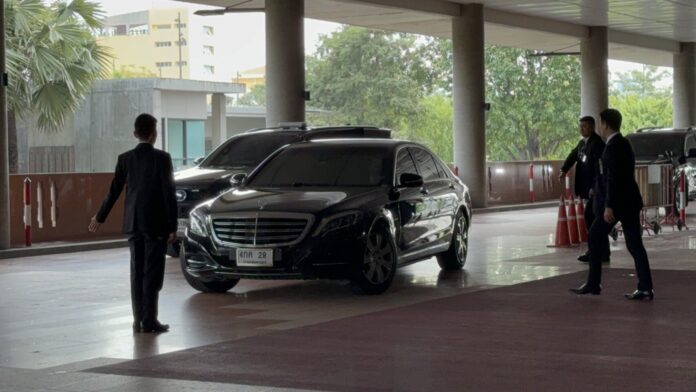 ส่องทะเบียนเลขสวย 'อนุทิน' นั่งเบนซ์กันกระสุน รถประจำตำแหน่งนายกฯครั้งแรก