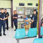 เรือนจำ-ทัณฑสถาน น้อมถวายความอาลัย 'สมเด็จพระพันปีหลวง' จัดทำริบบิ้นสีดำไว้อาลัย แจกปชช.