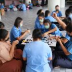เรือนจำ-ทัณฑสถาน น้อมถวายความอาลัย 'สมเด็จพระพันปีหลวง' จัดทำริบบิ้นสีดำไว้อาลัย แจกปชช.
