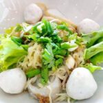 คืนกำไรลูกค้า ก๋วยเตี๋ยวลูกชิ้นปลานายเงี๊ยบ กินครบ 800 บาท จัดแจก iPhone 17