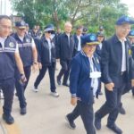 กอ.รมน.-มูลนิธิไทยอาสาป้องกันชาติ-มูลนิธิป่อเต็กตึ๊ง ช่วยผู้ประสบภัยน้ำท่วมอ่างทอง