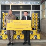 รองผบก.น.2 รับมอบ หมวกนิรภัย กรุงศรี ออโต้ ส่งมอบต่อความปลอดภัยให้เด็กนักเรียน