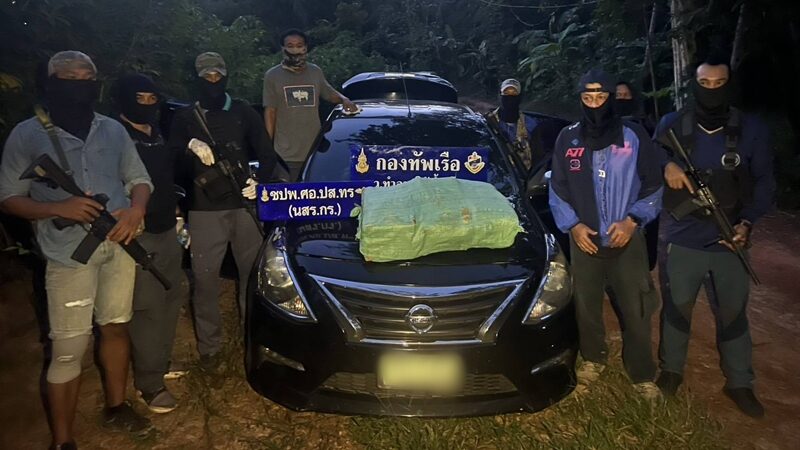 สกัดจับขบวนการลำเลียงยาเสพติด ยึดยาบ้า 2 แสนเม็ด เตรียมส่งเข้าพื้นที่ชั้นใน ผู้ต้องหาทิ้งรถหลบหนี เร่งล่าตัวดำเนินคดีตามกฎหมาย