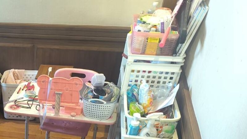 ด่วน พบศพ พ่อแม่ลูก ถูกยิงเสียชีวิต 3 ศพนอนจมกองเลือดในบ้านพัก เจออาวุธปืนตกอยู่ เจ้าหน้าที่ตำรวจเร่งนำกำลังลงพื้นที่ตรวจสอบหาสาเหตุ