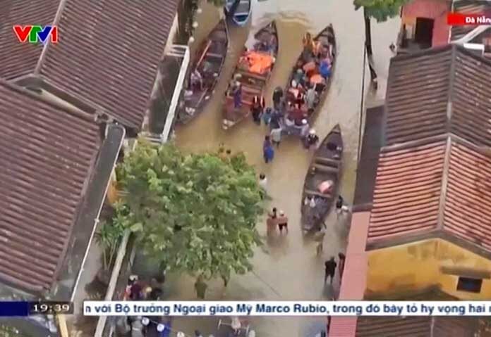 เวียดนาม “ท่วมหนัก” สังเวย 13 ศพ บ้านนับแสนหลังเสียหาย-บางส่วนจมมิดหลังคา