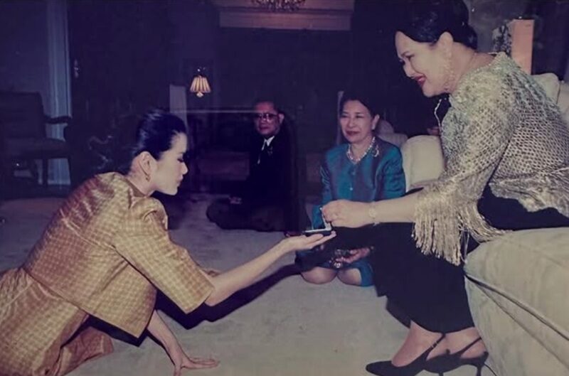 “อ้อม พิยดา” สุดซาบซึ้ง เผยภาพแต่งงานที่เคยได้รับพระราชทานน้ำสังข์จากสมเด็จพระพันปีหลวง