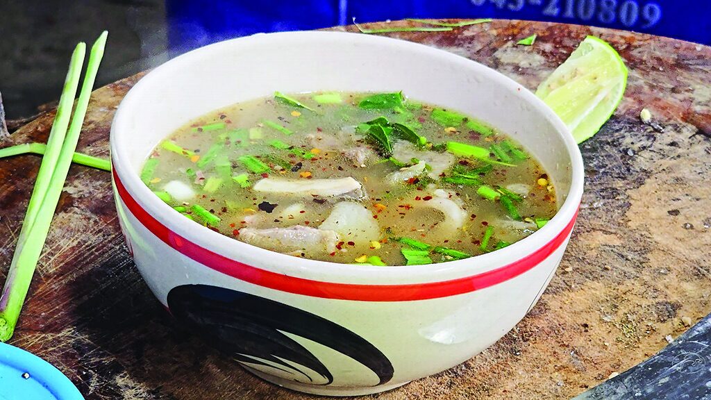 หลากหลายอิ่มอร่อย -‘ลาบเหนียว’เมืองขอนแก่น เก็บผักปลอดสารกินได้ไม่อั้น