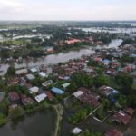 ชาวบ้านพิจิตร ระทม จม10หมู่บ้าน ท่วมขังนาน 2 เดือน น้ำยมเอ่อล้นตลิ่ง-ฝนตกซ้ำ 1,386 หลังคา เดือดร้อนหนัก