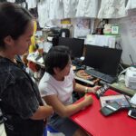 อุดรฯ ร้านเสื้อผ้า เช็กยอด-แบบเสื้อชุดดำ เตรียมขายให้ปชช.ซื้อใส่ ร่วมถวายความอาลัย 'พระพันปีหลวง'