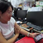 อุดรฯ ร้านเสื้อผ้า เช็กยอด-แบบเสื้อชุดดำ เตรียมขายให้ปชช.ซื้อใส่ ร่วมถวายความอาลัย 'พระพันปีหลวง'