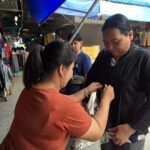 อุดรฯ ร้านเสื้อผ้า เช็กยอด-แบบเสื้อชุดดำ เตรียมขายให้ปชช.ซื้อใส่ ร่วมถวายความอาลัย 'พระพันปีหลวง'