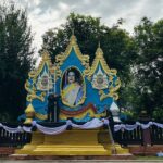 น้อมถวายความอาลัย พระพันปีหลวง ประดับผ้าขาว–ดำ พระตำหนักสิริยาลัย สถานที่ ทรงโปรดเสด็จประทับชม วัดไชยวัฒนาราม