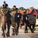 ควาญช้าง-ช้างกรุงเก่า ร่วมยืนสงบนิ่ง-หมอบกราบ ถวายความอาลัย 'พระพันปีหลวง' ทรงอุปถัมภ์อนุรักษ์ช้างไทย