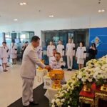 ผู้ว่าฯสระบุรี จัดพิธี สรงน้ำถวายพระบรมศพเบื้องหน้า พระฉายาลักษณ์ 'พระพันปีหลวง'