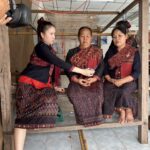 กลุ่มสตรีทอผ้าไหมบ้านโพน ถวายความอาลัย 'พระพันปีหลวง' พร้อมพัฒนา 'แพรวาราชินีแห่งไหม'