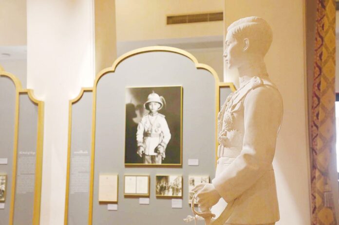 ข่าวสดพระเครื่อง - นิทรรศการเฉลิมพระเกียรติ 100ปีพระอัฐมรามาธิบดินทร