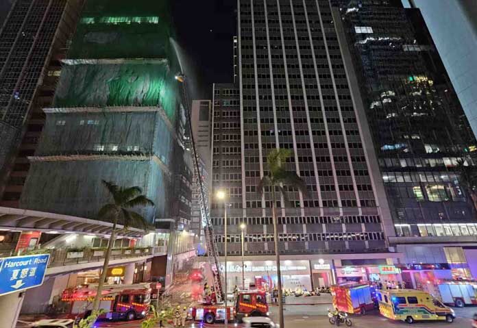 ฮ่องกงตั้งทีมสอบสวน “ไฟไหม้ตึก 25 ชั้น” ในย่านธุรกิจ-ผู้บาดเจ็บ 2 คนยังสาหัส