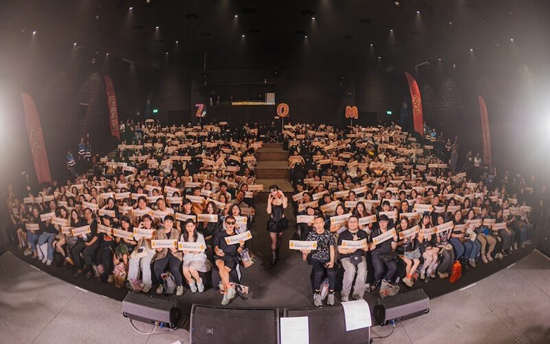 แฟนคอนฯ ครั้งแรกของ “ส้ม มารี” สุดอบอุ่น เติม “วิตามินส้ม” ขนเพลงเสิร์ฟกว่า 3 ชั่วโมงเต็ม 