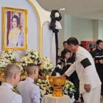 ผู้ว่าฯสระบุรี จัดพิธี สรงน้ำถวายพระบรมศพเบื้องหน้า พระฉายาลักษณ์ 'พระพันปีหลวง'