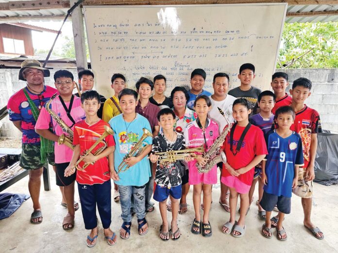สดจากเยาวชน - แตรวงเด็กราชบุรี คึกคักรับงานบุญ